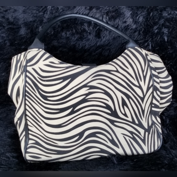 Liz Claiborne Weekend Bag - Picture 2 of 4